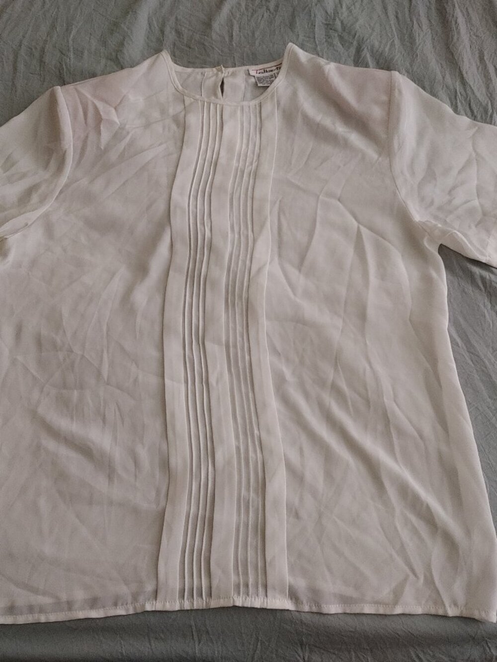 Talbots Vintage 1980s Cream 100% Polyester Short Sleeved Blouse w/ Shoulder Pads